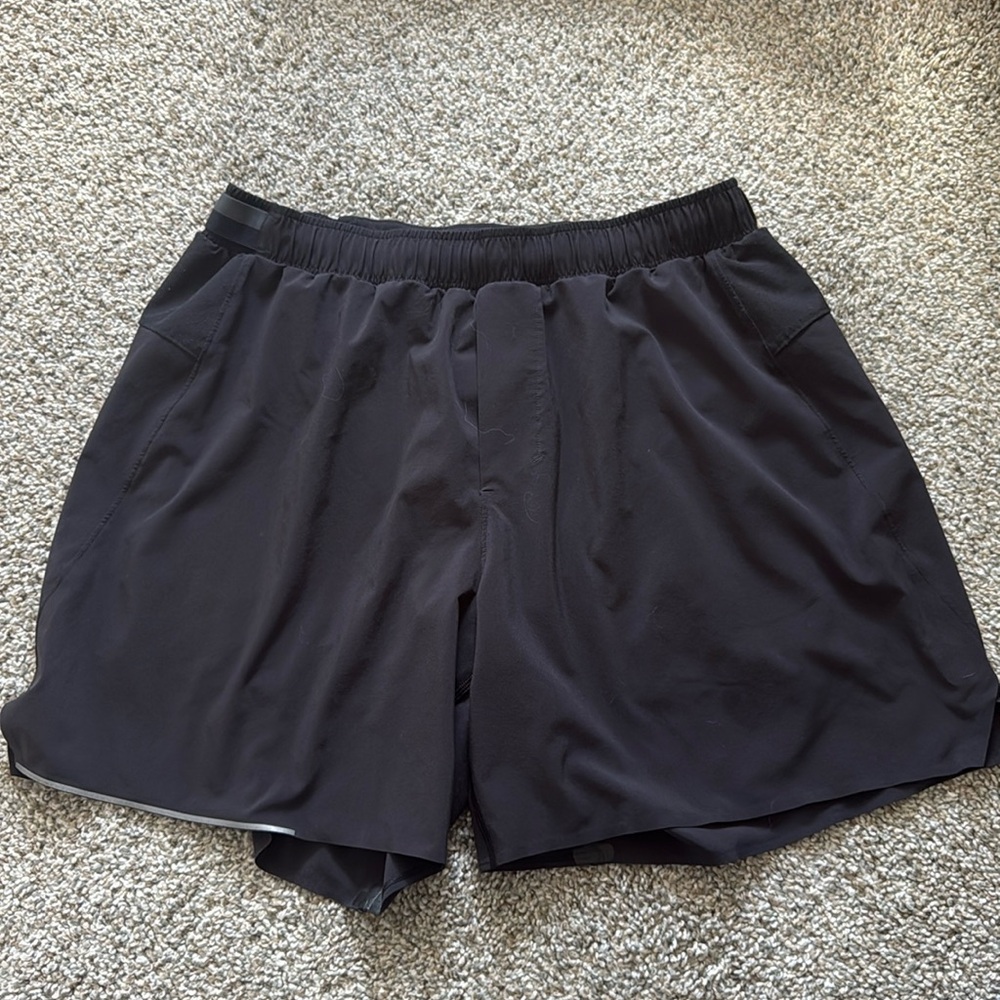 Lululemon men’s black athletic shorts size L
